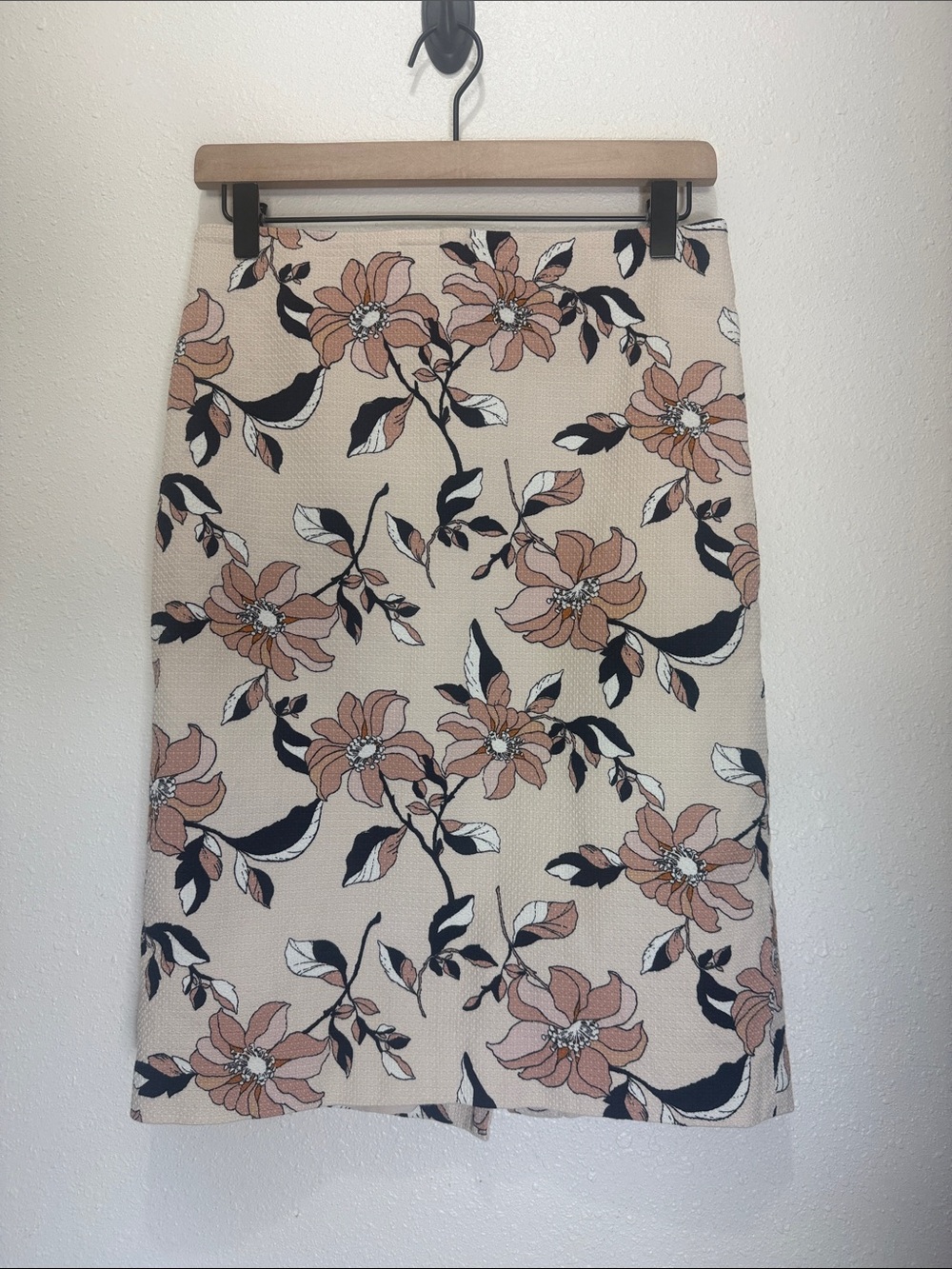 Ann Taylor Floral A-Line Skirt in Beige and Rose, Size 4